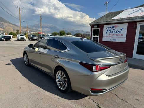 Used 2021 Lexus ES 300h w/ Accessory Package 2 image 4