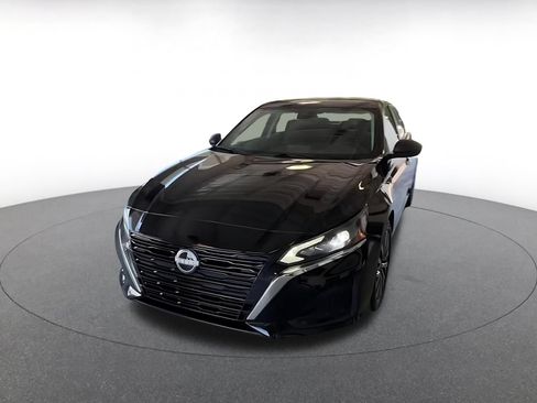 Used 2025 Nissan Altima 2.5 SV FWD image 6