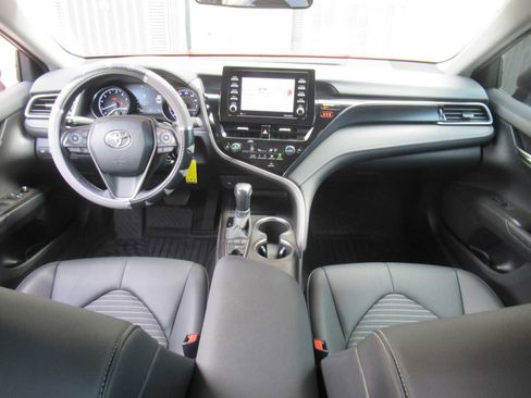 Used 2022 Toyota Camry SE image 39