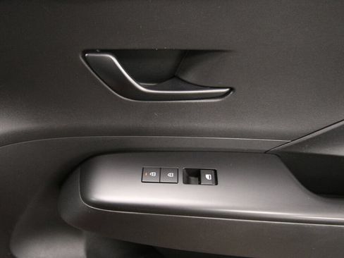 Used 2025 Hyundai Kona SEL FWD image 27