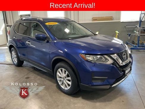 Used 2020 Nissan Rogue SV image 1