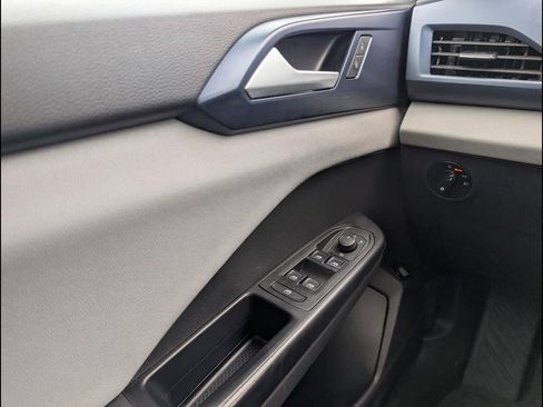 Used 2023 Volkswagen Taos SE image 19