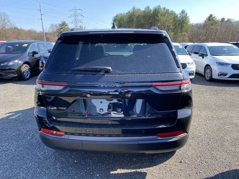 New 2026 Jeep Grand Cherokee Altitude image 3