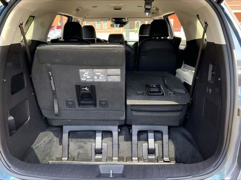 Used 2024 Kia Carnival EX FWD image 36