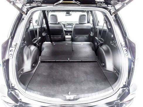 Used 2018 Toyota RAV4 SE w/ Power Extra Value Package FWD image 38