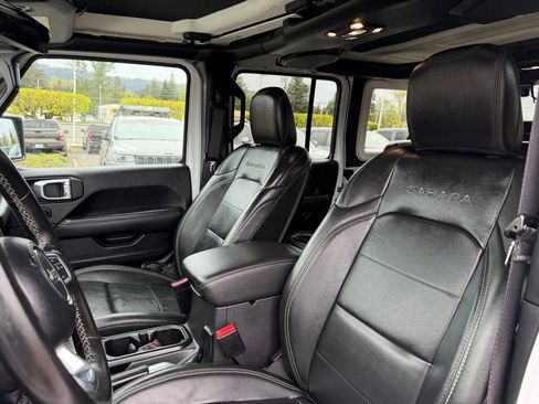 Used 2022 Jeep Wrangler Unlimited Sahara AWD/4WD image 14