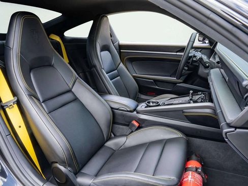Used 2026 Porsche 911 Carrera RWD image 21