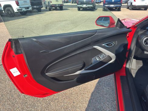 Used 2020 Chevrolet Camaro LT image 10