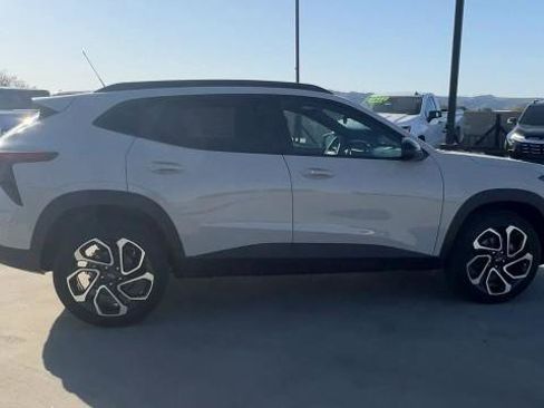 New 2026 Chevrolet Trax RS image 9