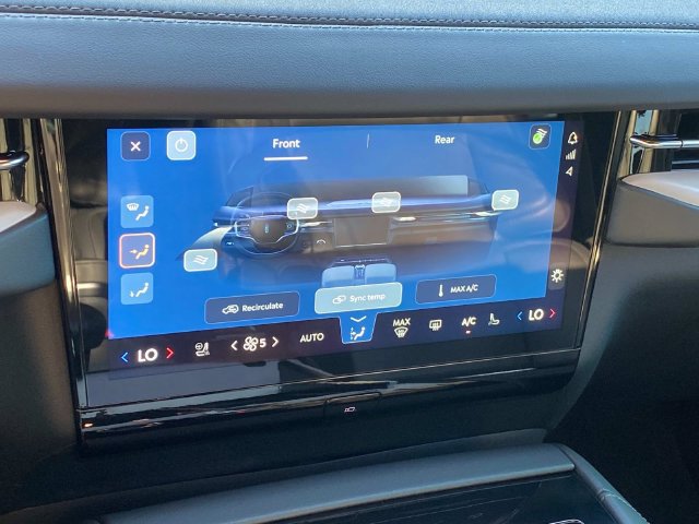 New 2027 Lincoln Navigator Reserve w/ Jet Appearance Package AWD/4WD image 23