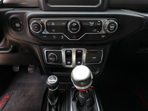 Used 2022 Jeep Wrangler Sport AWD/4WD image 19