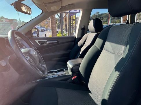 Used 2018 Nissan Pathfinder SV w/ Cargo Package image 4