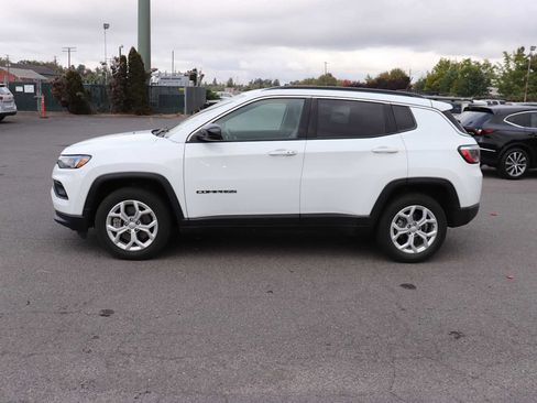 Used 2024 Jeep Compass Latitude AWD/4WD image 8