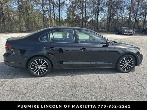Used 2016 Volkswagen Jetta Sport image 8