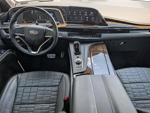 Used 2024 Cadillac Escalade Sport Platinum w/ LPO, Floor Liner Package AWD/4WD image 11