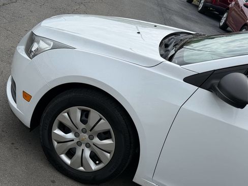 Used 2014 Chevrolet Cruze LS image 4