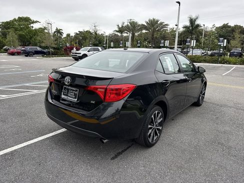 Used 2017 Toyota Corolla SE w/ SE Premium Package image 4
