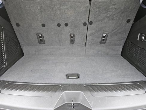 Used 2022 GMC Yukon SLT w/ SLT Premium Package image 33