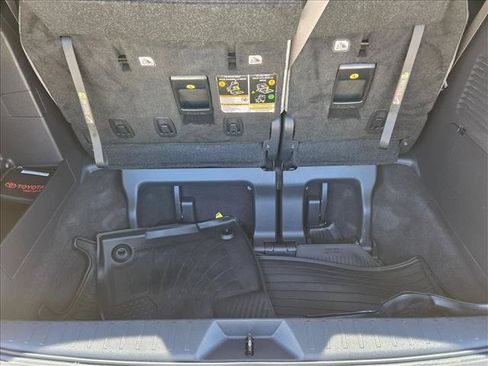 Used 2025 Toyota Sienna XLE AWD/4WD image 6
