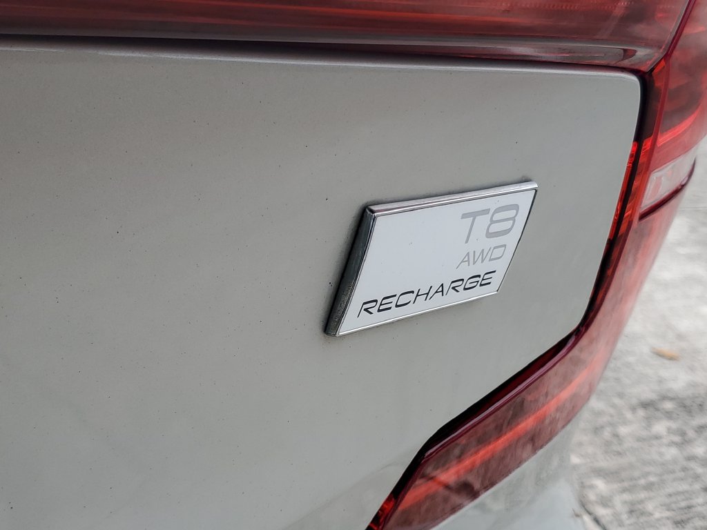 Used 2021 Volvo S60 T8 R-Design w/ Climate Package AWD/4WD image 8