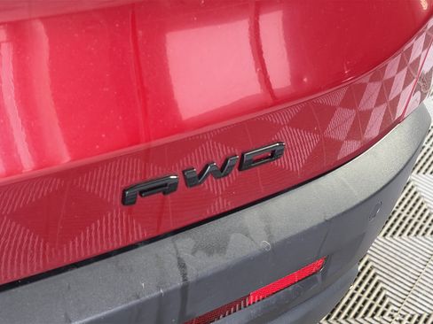 Certified 2023 GMC Acadia SLE w/ Driver Convenience Package image 18