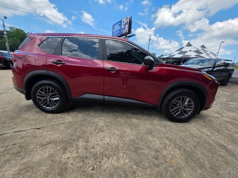Used 2024 Nissan Rogue S FWD image 4