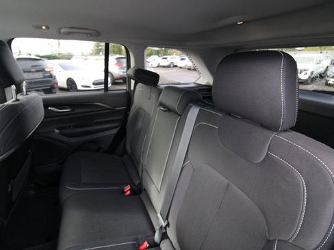 Used 2023 Jeep Grand Cherokee Laredo w/ Luxury Tech Group I AWD/4WD image 15