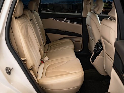 Used 2019 Lincoln Nautilus Select image 33