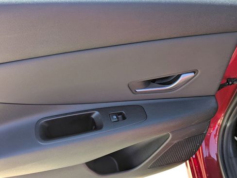 Used 2025 Hyundai Elantra SEL FWD image 11