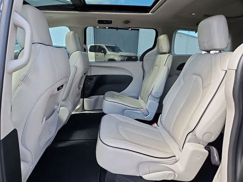 Used 2021 Chrysler Pacifica Limited w/ Premium & Safety Sphere Group AWD/4WD image 9