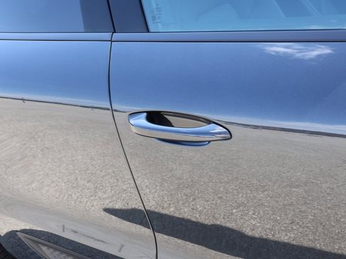 New 2025 Porsche Macan image 16