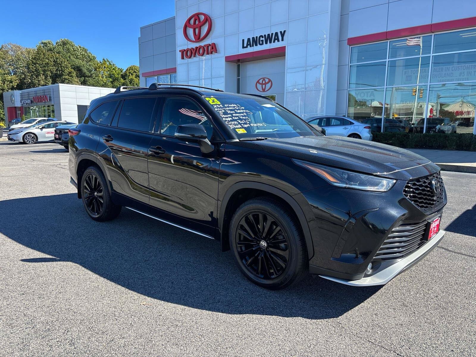 Used 2023 Toyota Highlander XSE AWD/4WD image 1