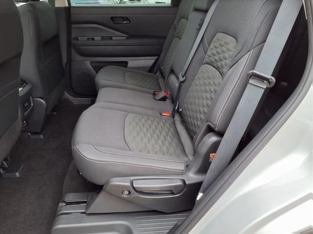 Used 2024 Nissan Pathfinder SV AWD/4WD image 9