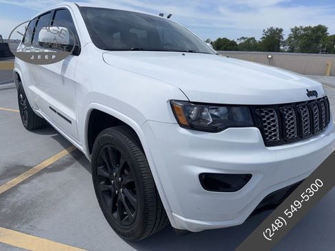Used 2020 Jeep Grand Cherokee Altitude AWD/4WD image 3