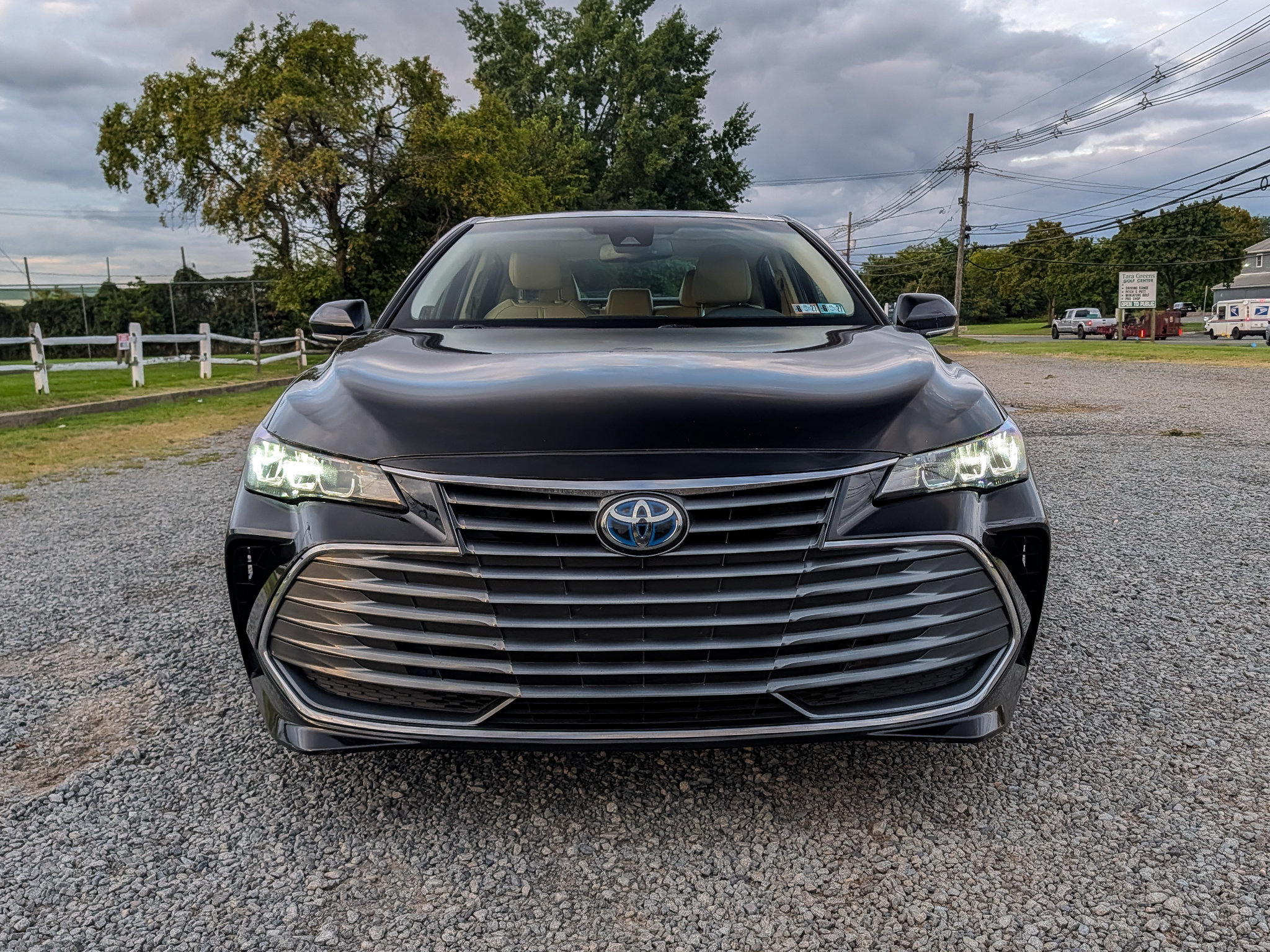 Used 2019 Toyota Avalon XLE w/ Moonroof Package FWD image 2