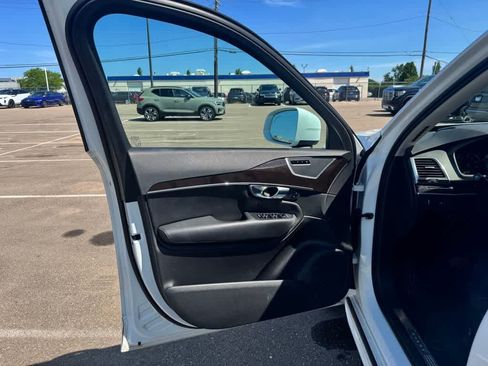 Used 2019 Volvo XC90 T6 Momentum w/ Protection Package Premier AWD/4WD image 17
