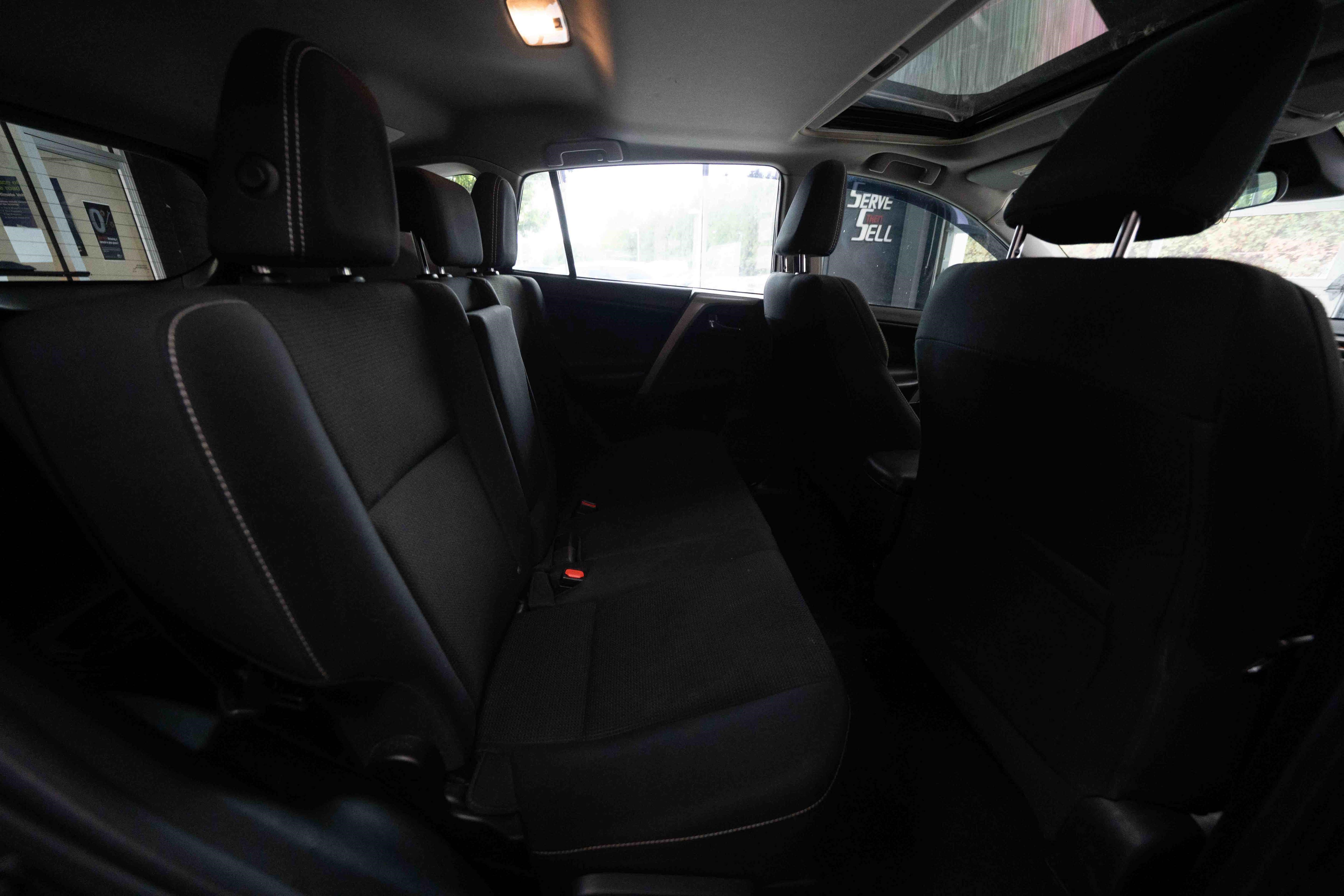 Used 2018 Toyota RAV4 XLE AWD/4WD image 25