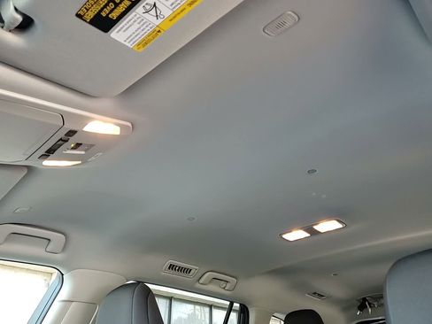 Used 2024 Toyota Highlander LE image 29