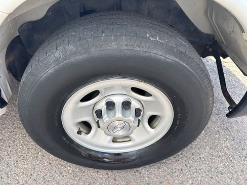 Used 2014 Chevrolet Express 2500 RWD image 19