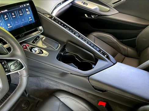 Used 2024 Chevrolet Corvette Stingray Preferred Cpe w/ Z51 Performance Package RWD image 17