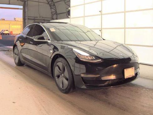 Used 2019 Tesla Model 3 Standard Range Plus image 6