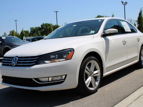 Used 2013 Volkswagen Passat 3.6 SEL Premium image 3