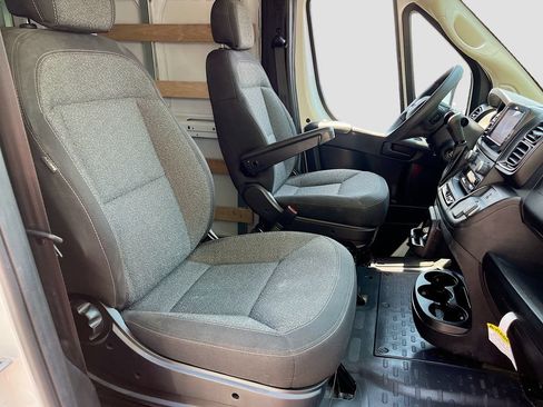 Used 2025 RAM ProMaster 2500 w/ U-Haul Equipment Group FWD image 25