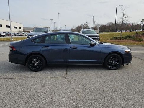 Used 2025 Honda Accord SE image 9