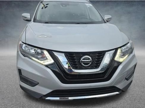 Used 2019 Nissan Rogue SV FWD image 2