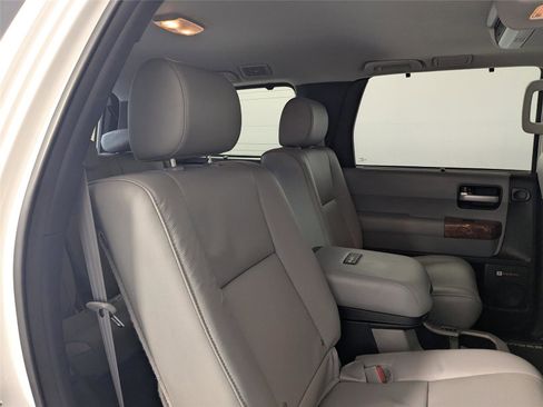 Used 2018 Toyota Sequoia Platinum image 25