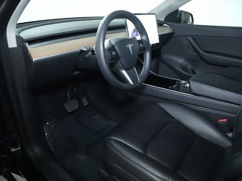 Used 2021 Tesla Model Y Long Range image 16