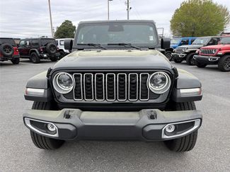 Used 2025 Jeep Wrangler Sahara video 2