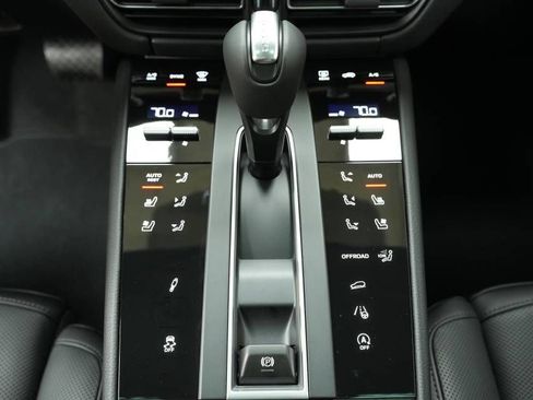 New 2026 Porsche Macan Turbo AWD/4WD image 23