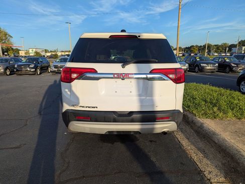 Used 2017 GMC Acadia SLE image 6